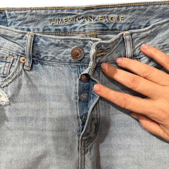 American Eagle Distressed Light Wash tomgirl Jeans Womens Size 2 Denim Casual We - Picture 8 of 10